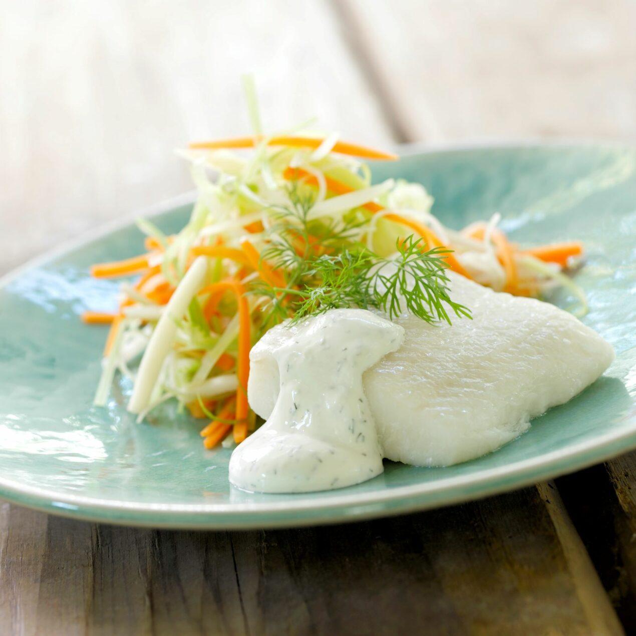 Kold dampet hellefisk med grønt
